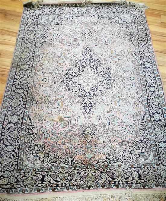 An Indian pink rug 170 x 118cm